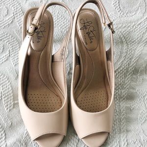 Life stride Slingback Pumps